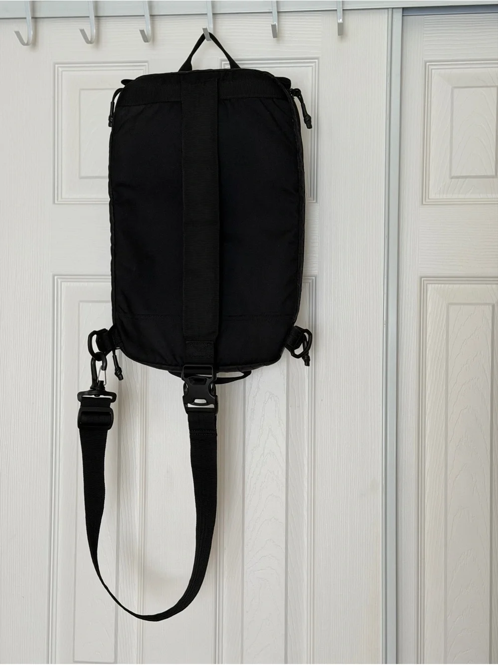 VIKTOS Upscale XL Slingbag Color Black - Picture 3 of 17